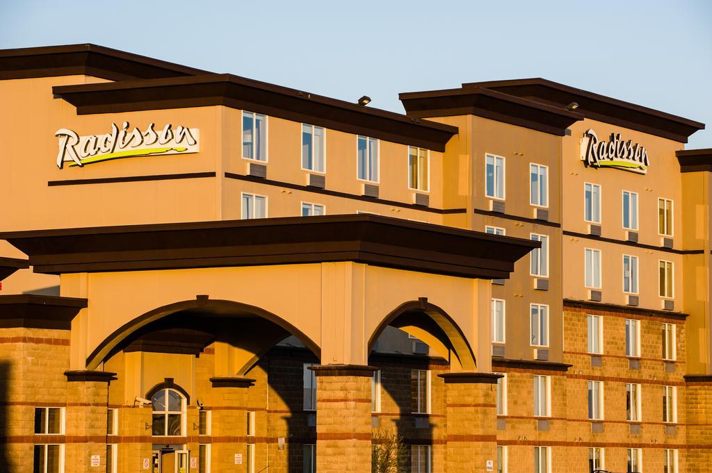 Radisson Hotel & Suites Fort Mcmurray Eksteriør bilde