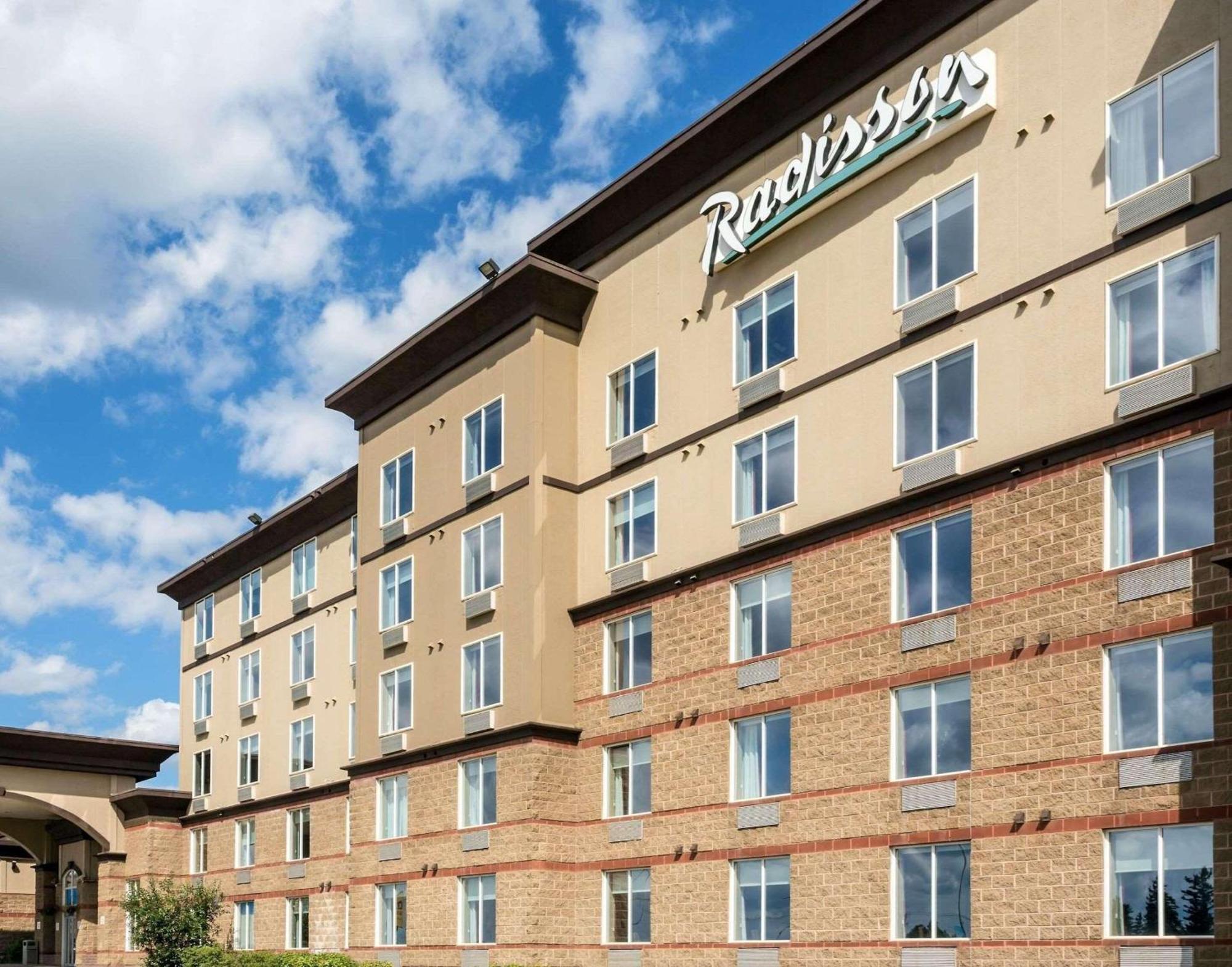 Radisson Hotel & Suites Fort Mcmurray Eksteriør bilde