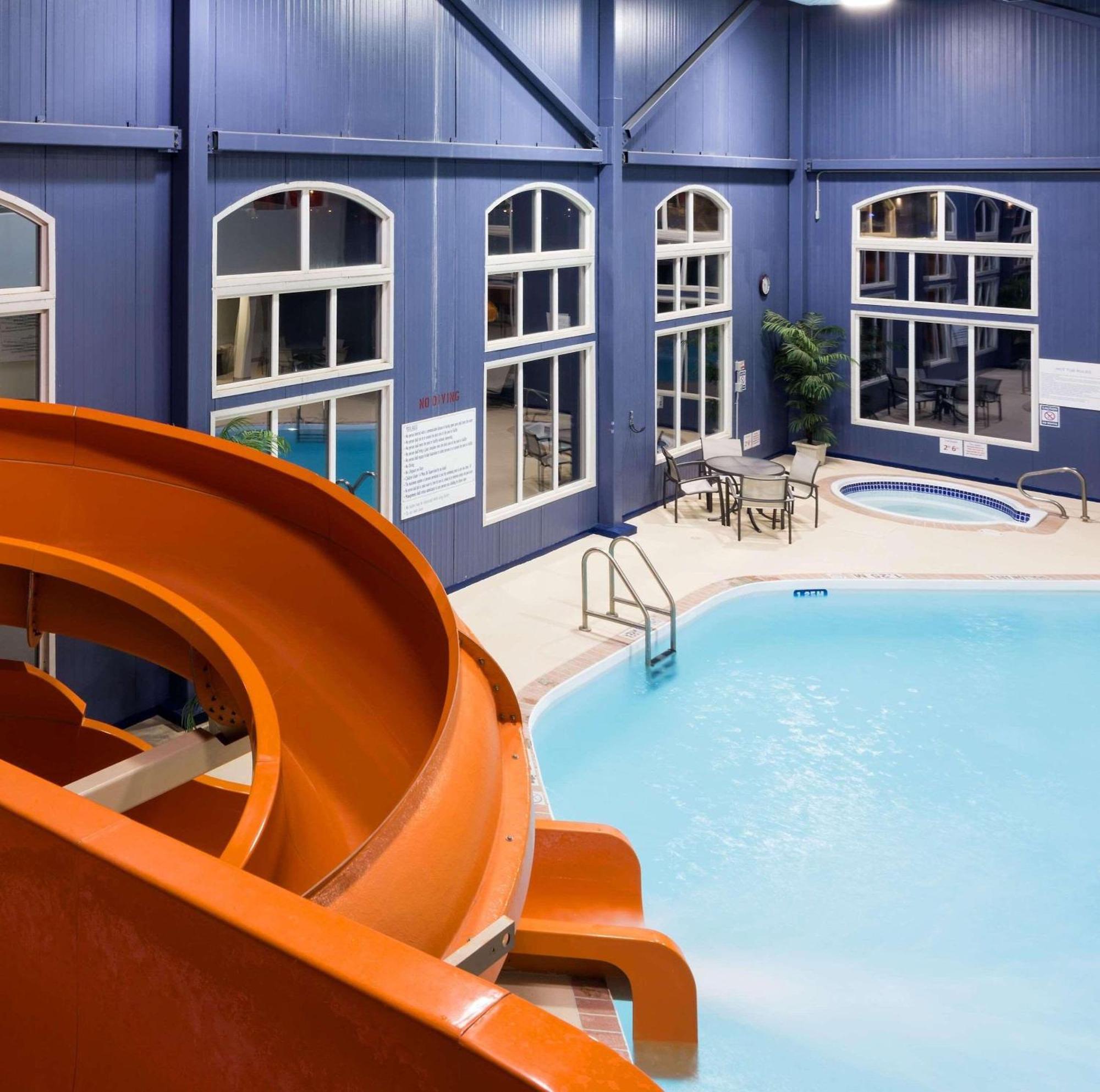 Radisson Hotel & Suites Fort Mcmurray Eksteriør bilde