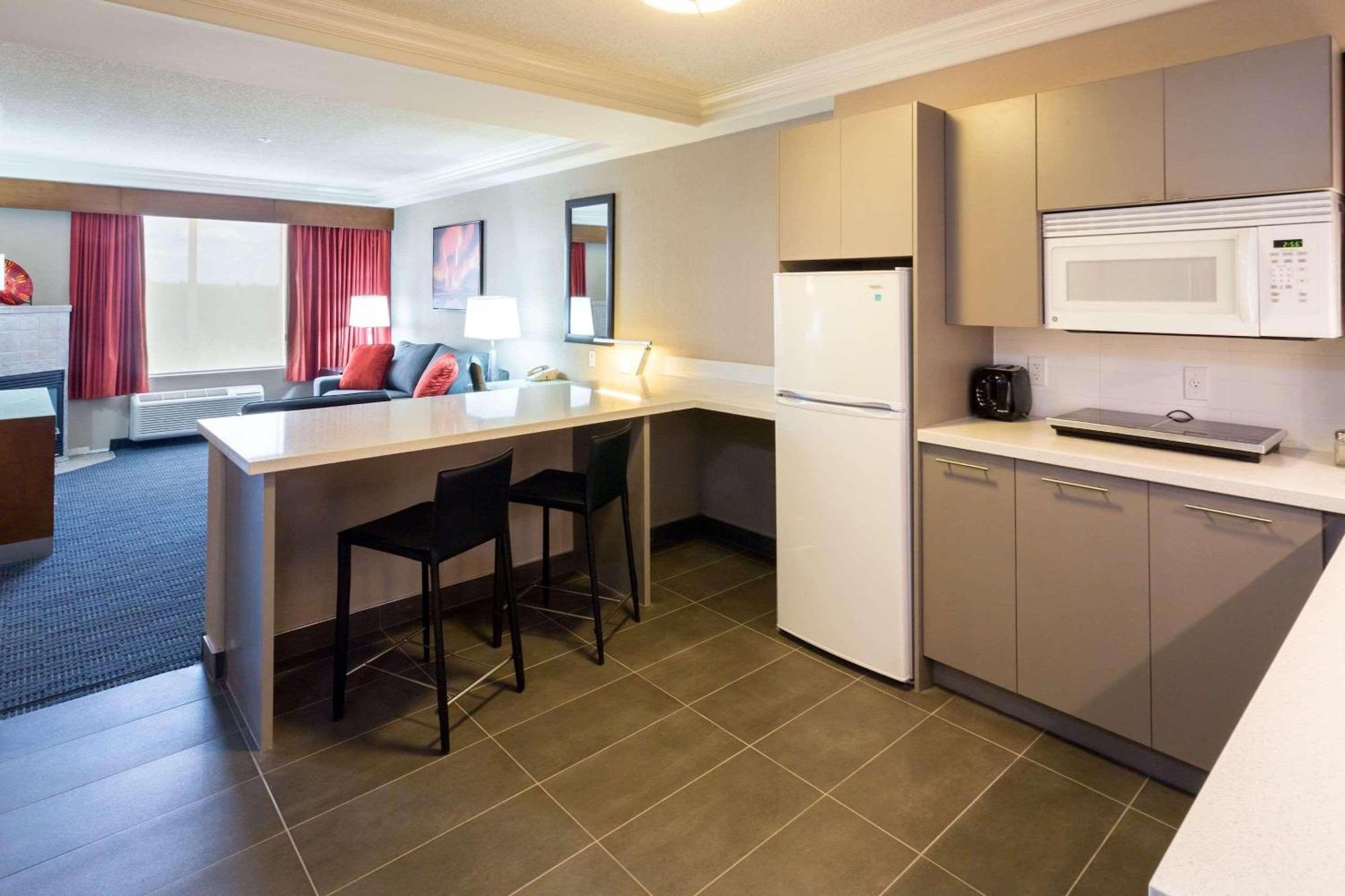 Radisson Hotel & Suites Fort Mcmurray Eksteriør bilde