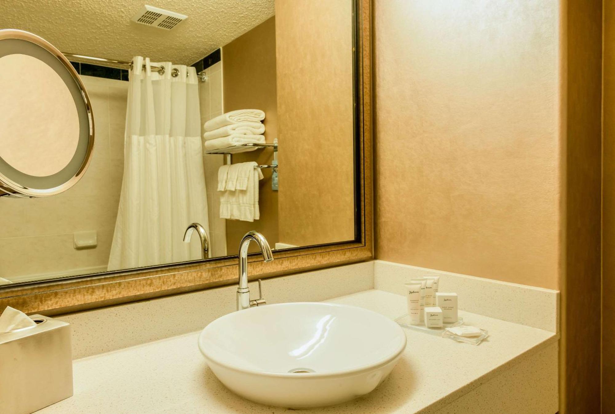 Radisson Hotel & Suites Fort Mcmurray Eksteriør bilde
