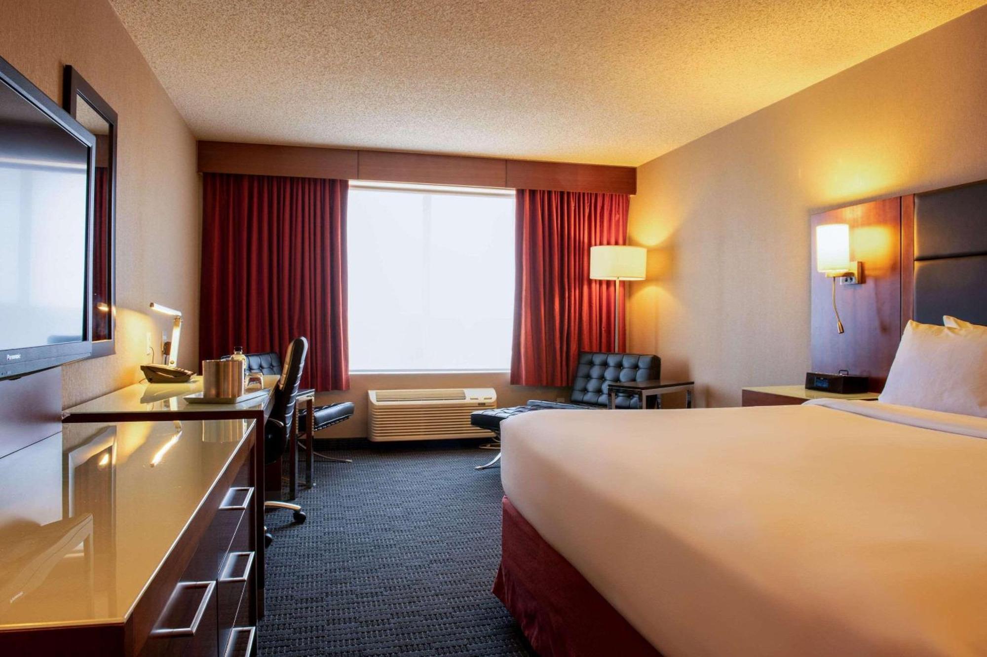Radisson Hotel & Suites Fort Mcmurray Eksteriør bilde