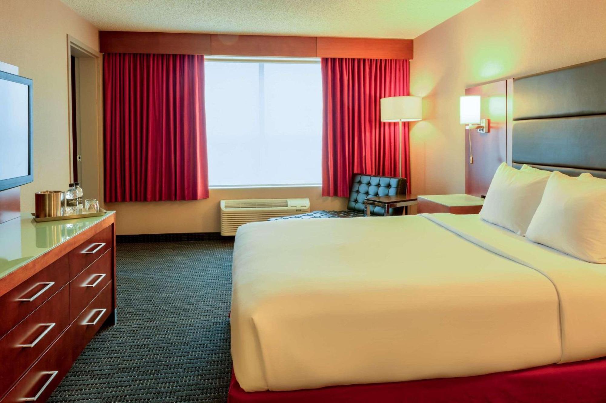 Radisson Hotel & Suites Fort Mcmurray Eksteriør bilde