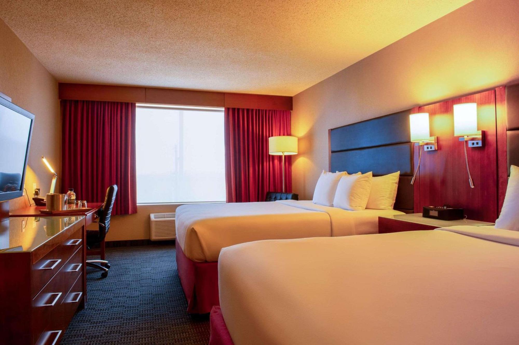 Radisson Hotel & Suites Fort Mcmurray Eksteriør bilde