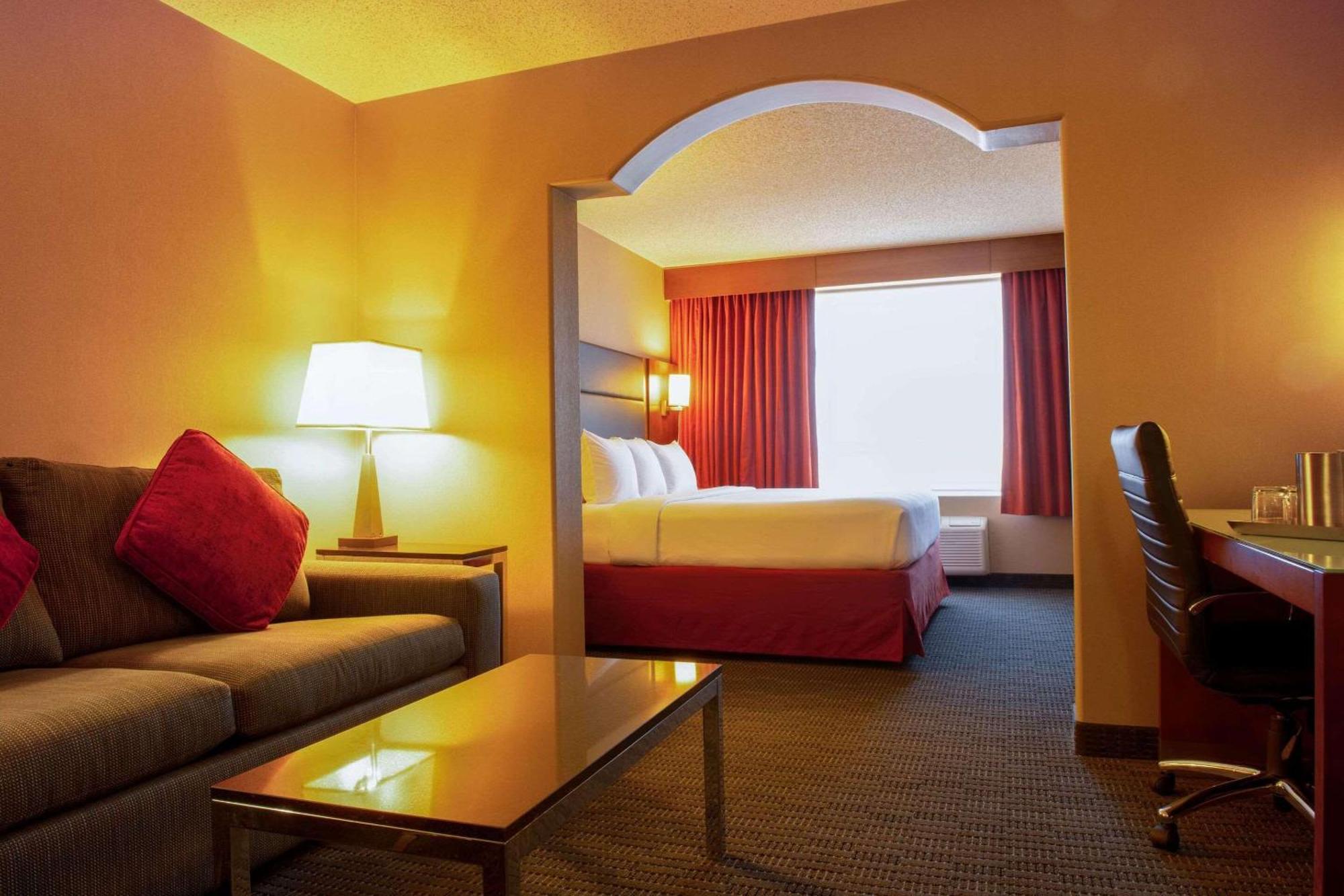 Radisson Hotel & Suites Fort Mcmurray Eksteriør bilde