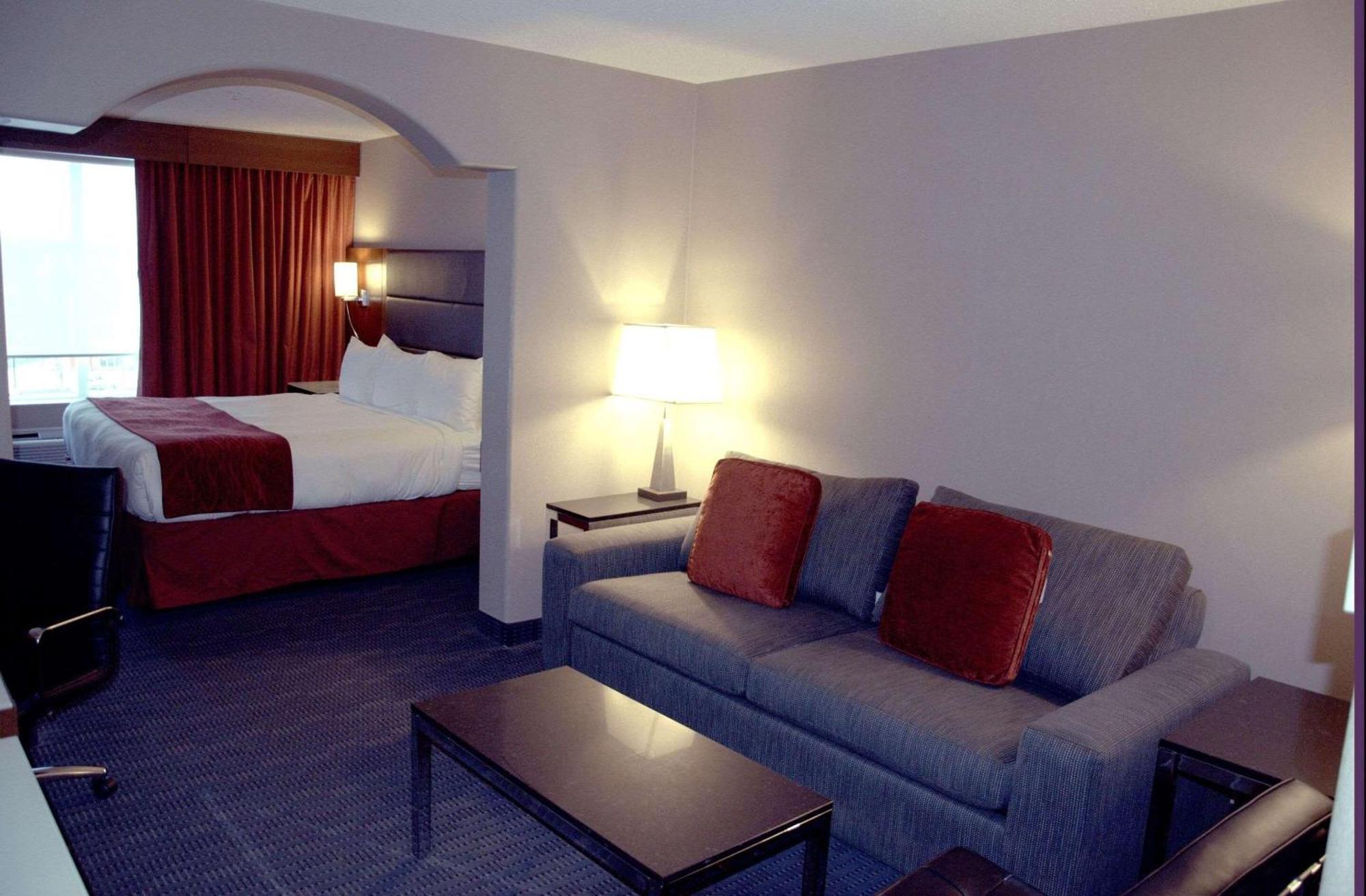 Radisson Hotel & Suites Fort Mcmurray Eksteriør bilde