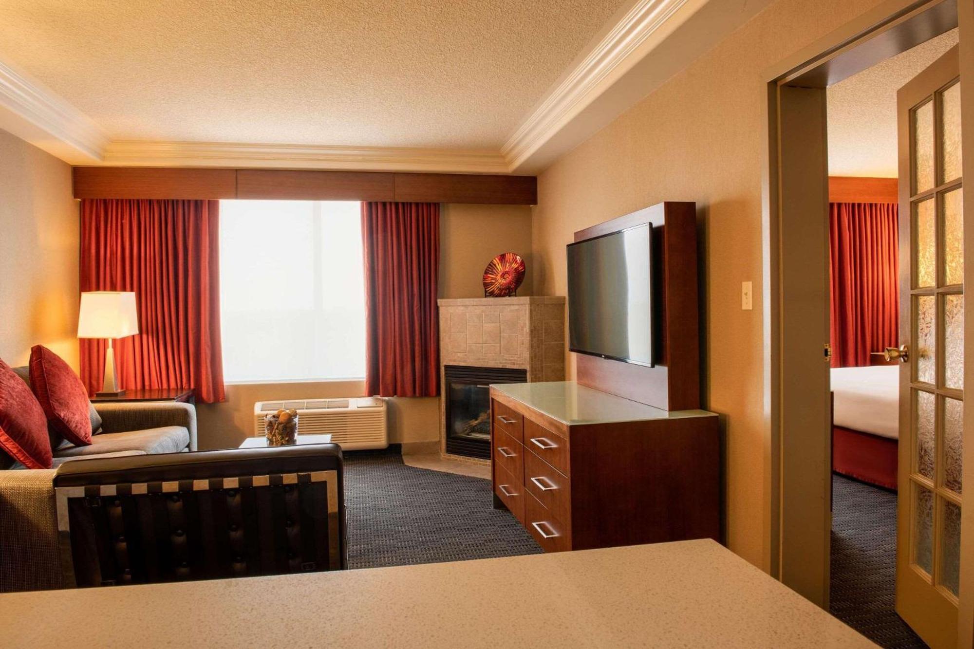 Radisson Hotel & Suites Fort Mcmurray Eksteriør bilde