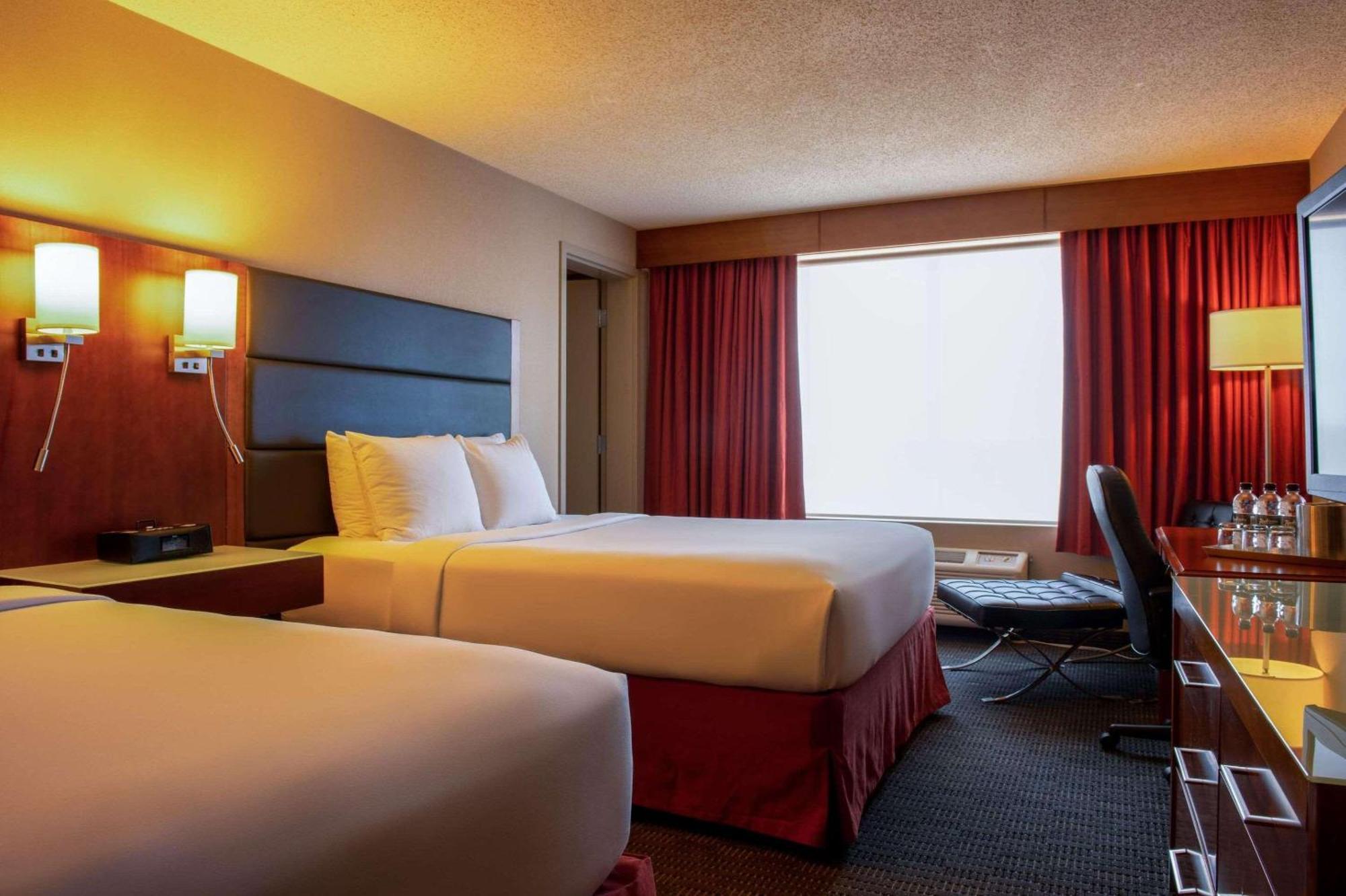 Radisson Hotel & Suites Fort Mcmurray Eksteriør bilde